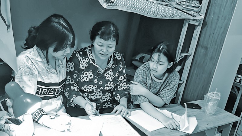 Cô giáo không bục giảng dạy học bằng trái tim