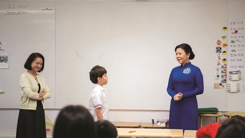 Cậu bé gốc Việt vinh dự được đọc thơ cho Phu nhân Ngô Phương Ly