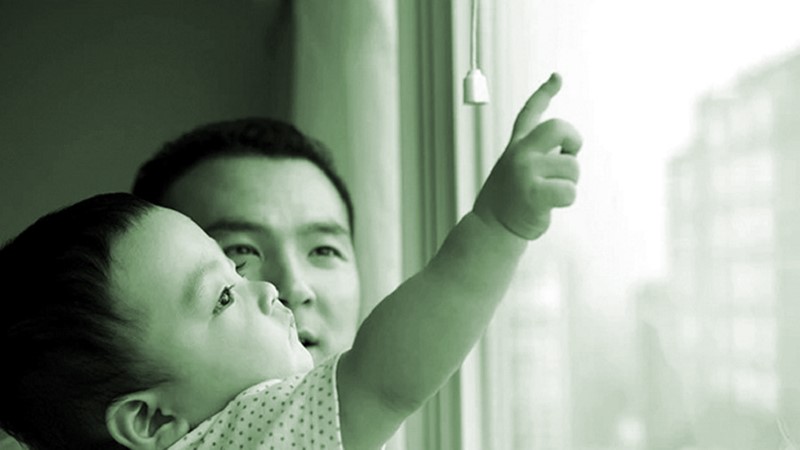 Yêu con theo cách của... bố