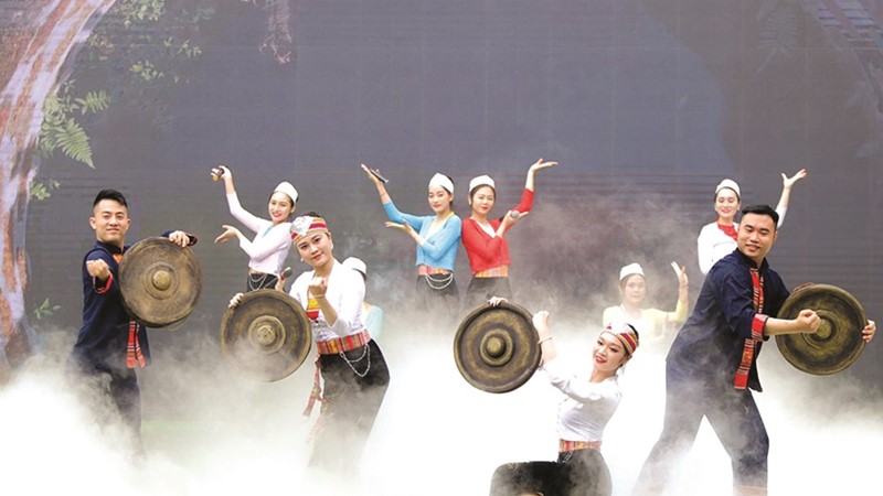 Xuân về trên vùng núi Tản