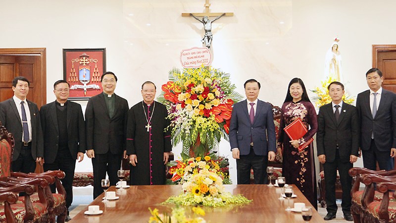 Bí thư Thành ủy Hà Nội chúc mừng Giáng sinh Tòa Tổng giám mục Hà Nội