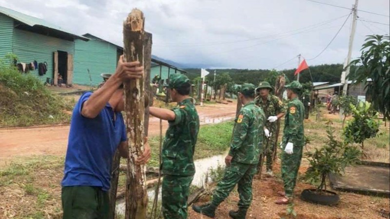 Bộ đội Biên phòng tỉnh Kon Tum tuyên truyền, vận động đồng bào dân tộc thiểu số vươn lên thoát nghèo  ​