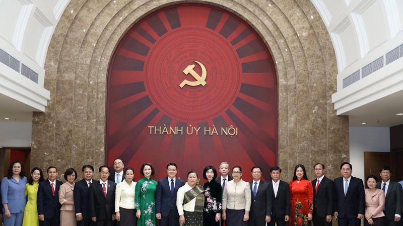 Đoàn đại biểu HĐND thành phố Hà Nội và Thủ đô Viêng Chăn (Lào) ký kết thỏa thuận hợp tác