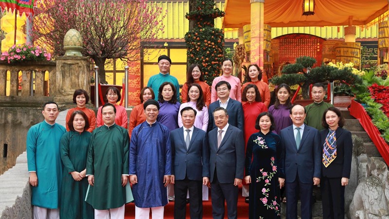 Lãnh đạo Thành phố dâng hương tưởng nhớ các vị liệt tổ, liệt tông và Chủ tịch Hồ Chí Minh