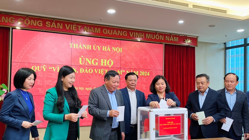 Lãnh đạo Thành ủy Hà Nội ủng hộ Quỹ “Vì biển, đảo Việt Nam” năm 2024