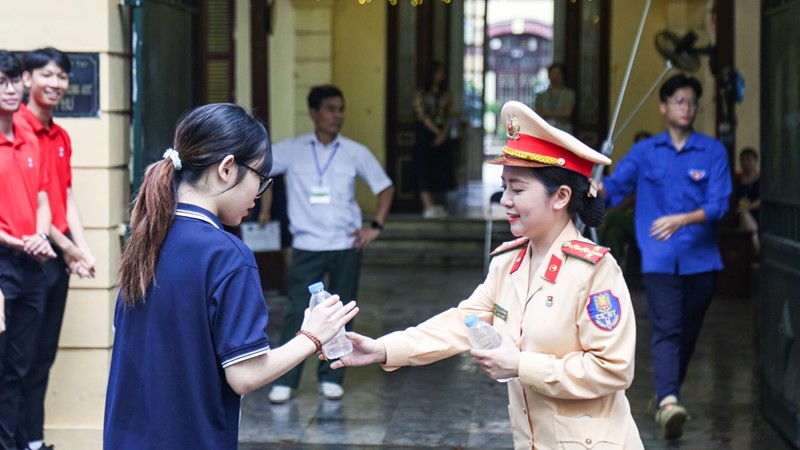 ​  Tuổi trẻ Công an Hà Nội tiếp sức mùa thi 2024