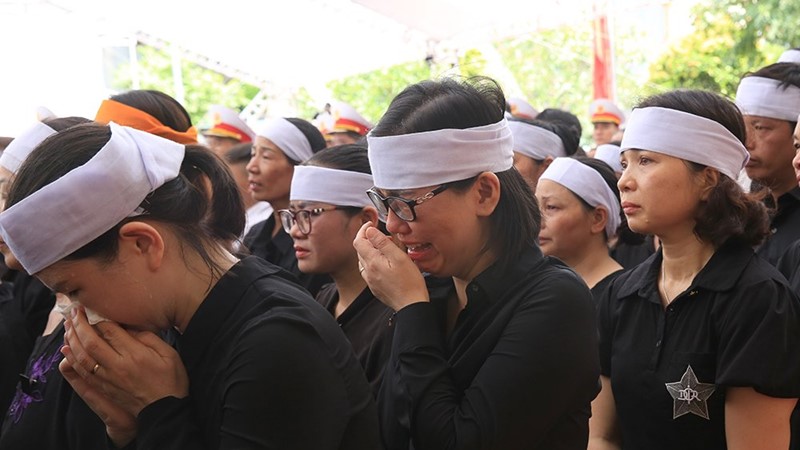 Những hình ảnh xúc động của cán bộ, hội viên Hội phụ nữ và người dân tiễn đưa Tổng Bí thư Nguyễn Phú Trọng