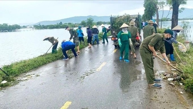 Vùng “rốn lũ” Hà Nội: Nước rút tới đâu, tổng vệ sinh môi trường ngay tới đó