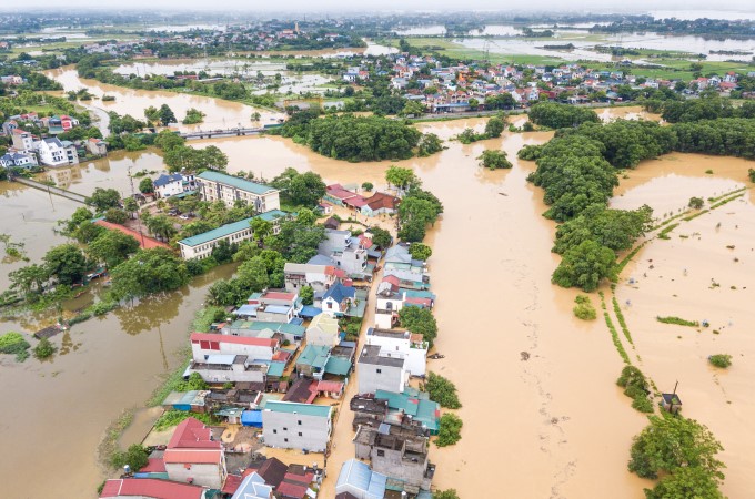 Mưa lớn bao trùm miền Bắc, cảnh báo nguy cơ lũ quét, sạt lở đất