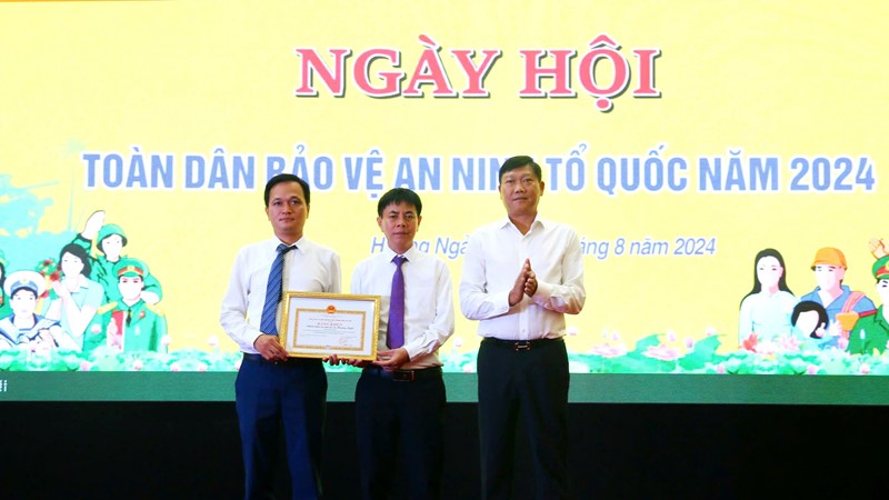 Phong trào toàn dân bảo vệ an ninh Tổ quốc gắn với các phong trào thi đua yêu nước