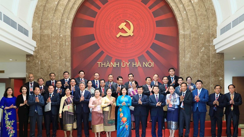 Phó Bí thư Thường trực Thành ủy tiếp học viên lớp đào tạo về công tác chính quyền của Thủ đô Viêng Chăn