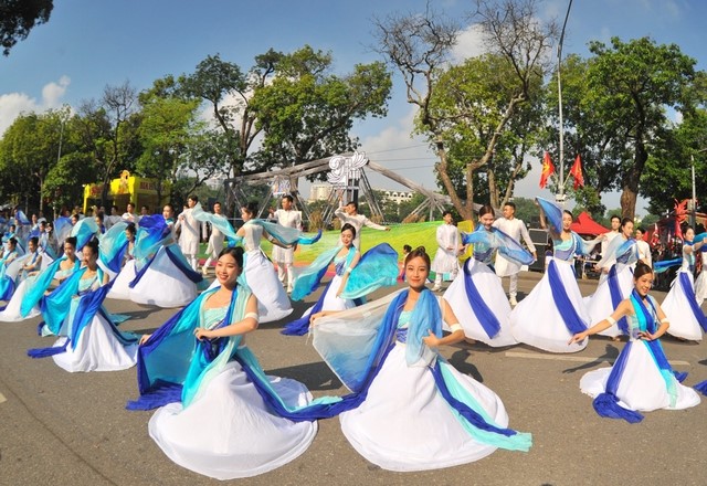 Gần 10.000 người tham gia “Ngày hội Văn hóa vì hòa bình”