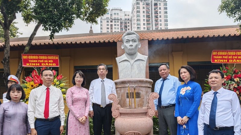 Đoàn đại biểu hai Thành phố dâng hương Tổng Bí thư Trần Phú, thăm Di tích trại giam Bệnh viện 