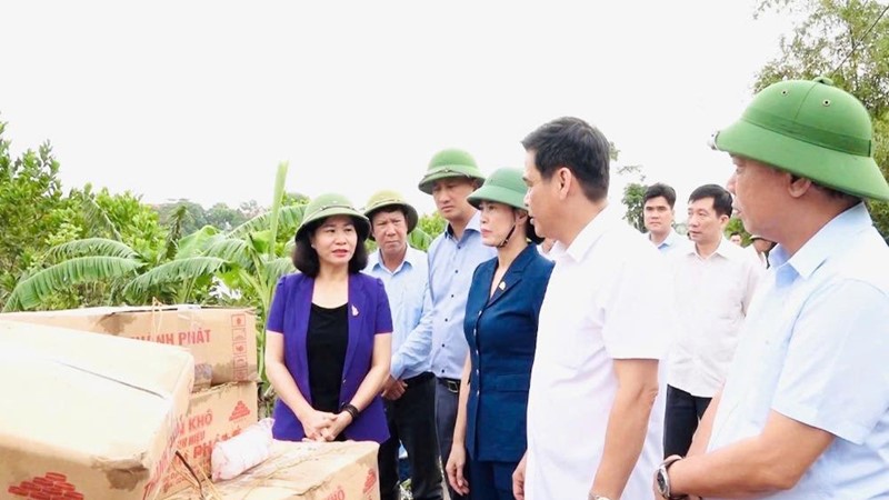 Phó Bí thư Thường trực Thành ủy Hà Nội Nguyễn Thị Tuyến kiểm tra công tác phòng, chống bão lụt