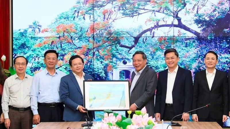 Hà Nội sẵn sàng chia sẻ với tỉnh Cà Mau về cách làm công tác chuyển đổi số trong Đảng 