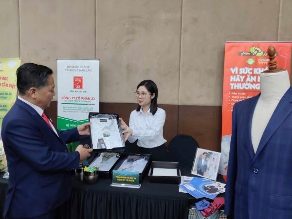 Hiệp hội Doanh nghiệp nhỏ và vừa thành phố Hà Nội đón nhận Huân chương Lao động hạng Nhất