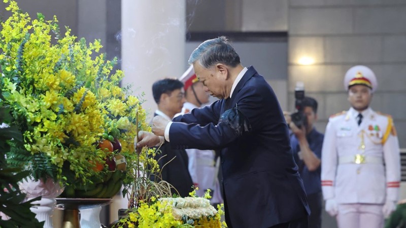 Xúc động, tiếc thương vô hạn qua những dòng ghi sổ tang viếng nguyên Chủ tịch nước Trần Đức Lương