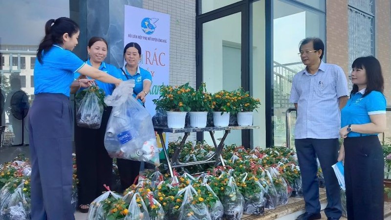Hội LHPN huyện Ứng Hòa: Chung tay giảm thiểu rác thải nhựa – Lan tỏa lối sống xanh