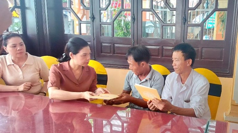Phó Chủ tịch Ủy ban MTTQ Việt Nam Thành phố động viên, thăm hỏi thân nhân vụ cháy 2 người tử vong ở Hà Đông