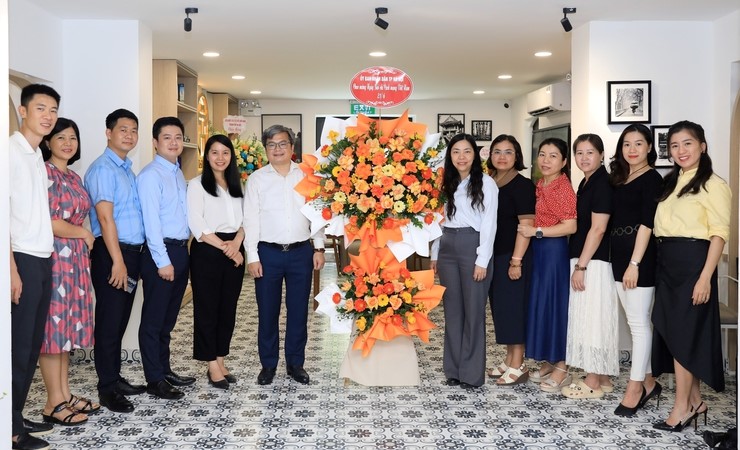 Phó Chủ tịch UBND Thành phố Trương Việt Dũng chúc mừng Trung tâm Truyền thông, Dữ liệu và Công nghệ số 