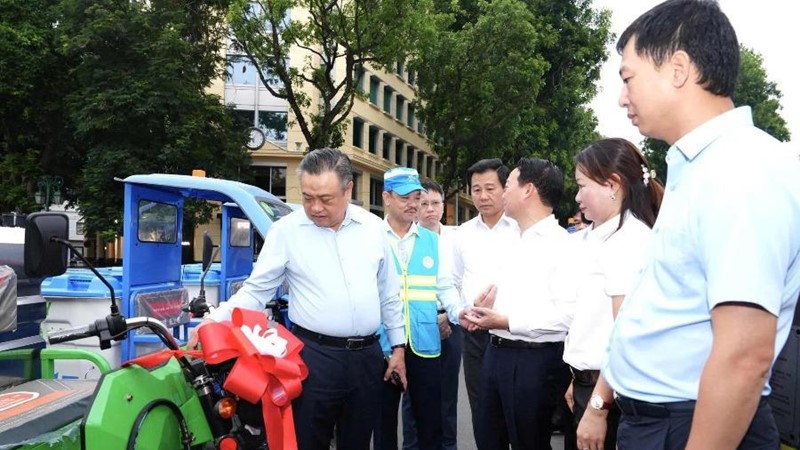  Hà Nội: Ra quân vận hành phương tiện, thiết bị vệ sinh môi trường trên địa bàn 4 quận nội đô