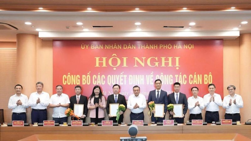 Công bố các quyết định của Chủ tịch UBND TP Hà Nội về công tác cán bộ