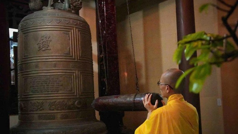 Sáng nay, hàng nghìn ngôi chùa thỉnh chuông và cầu nguyện Quốc thái dân an