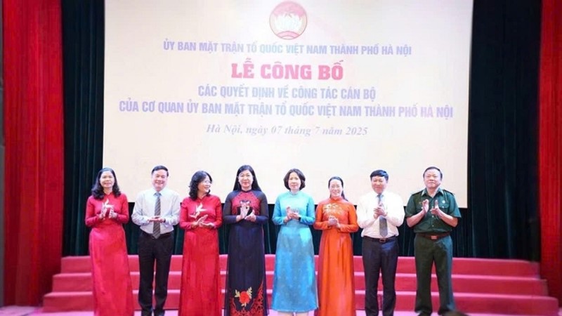 Hà Nội: Công bố các quyết định về công tác cán bộ của cơ quan Ủy ban MTTQ Việt Nam thành phố Hà Nội
