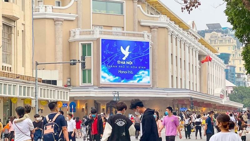 Hà Nội: Lắp đặt màn hình LED và hệ thống loa truyền thanh phục vụ  80 năm cách mạng tháng Tám