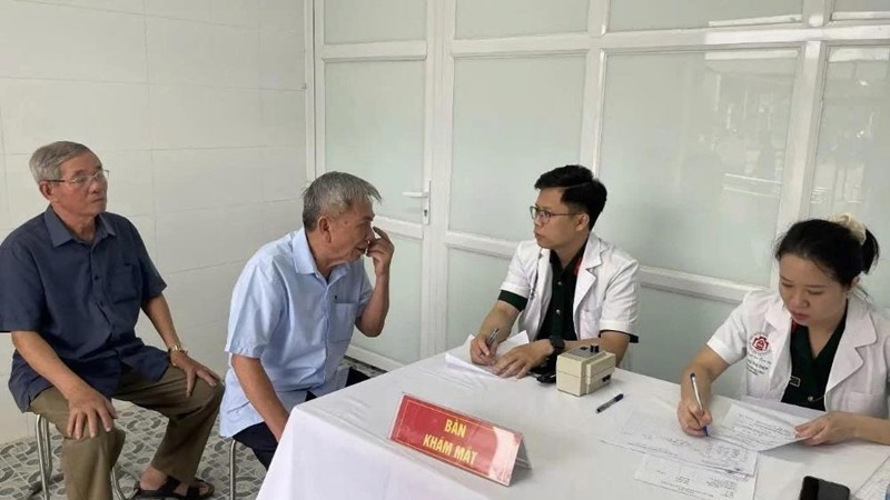Xã Bất Bạt thăm, khám sức khoẻ cho đối tượng chính sách nhân dịp kỷ niệm 78 năm Ngày Thương binh - Liệt sĩ