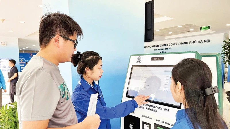 Hà Nội hướng dẫn người dân lấy số thứ tự trực tuyến trên ứng dụng iHanoi 