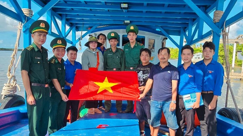 “Sát dân - Gần biển: Biên phòng và Đoàn thanh niên chung tay giữ biển sạch IUU”
