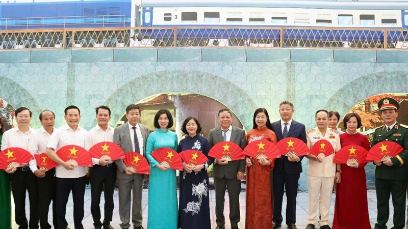 Lãnh đạo thành phố Hà Nội tham quan 2 không gian trưng bày của Hà Nội tại Trung tâm Triển lãm Việt Nam