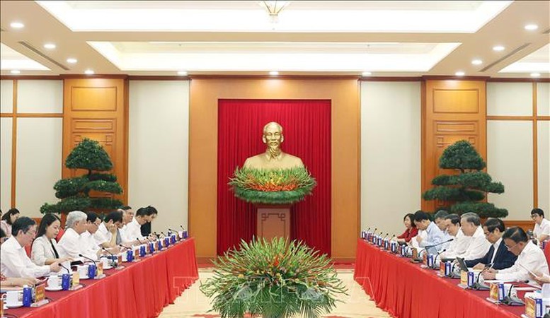 Bộ Chính trị cho ý kiến về công tác chuẩn bị Đại hội Đảng bộ Mặt trận Tổ quốc, các đoàn thể Trung ương