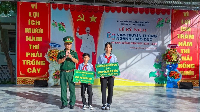  Nâng bước em đến trường - ươm mầm ước mơ nơi biên giới
