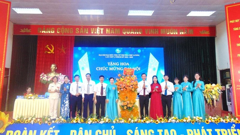 Phụ nữ Phú Lương thi đua hành động xanh, góp phần xây dựng phường xanh, văn minh, hiện đại