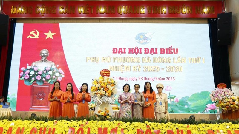 Phụ nữ Hà Đông phát huy truyền thống, làm chủ công nghệ, xây dựng gia đình ấm no, hạnh phúc, tổ chức Hội vững mạnh  ​
