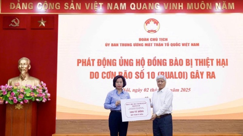 Thành phố Hà Nội ủng hộ 100 tỷ đồng giúp đồng bào các tỉnh khắc phục hậu quả cơn bão số 10