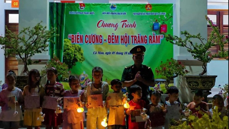 Ấm áp trung Thu nơi cực Nam tổ quốc