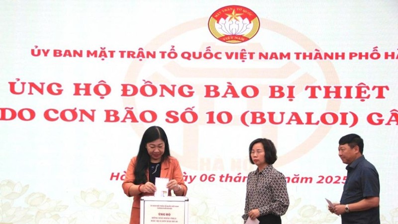 Cơ quan Ủy ban MTTQ Việt Nam Thành phố Hà Nội ủng hộ đồng bào bị thiệt hại do bão số 10