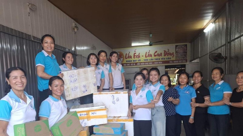 Phụ nữ xã Dân Hòa hướng về vùng lũ Thái Nguyên