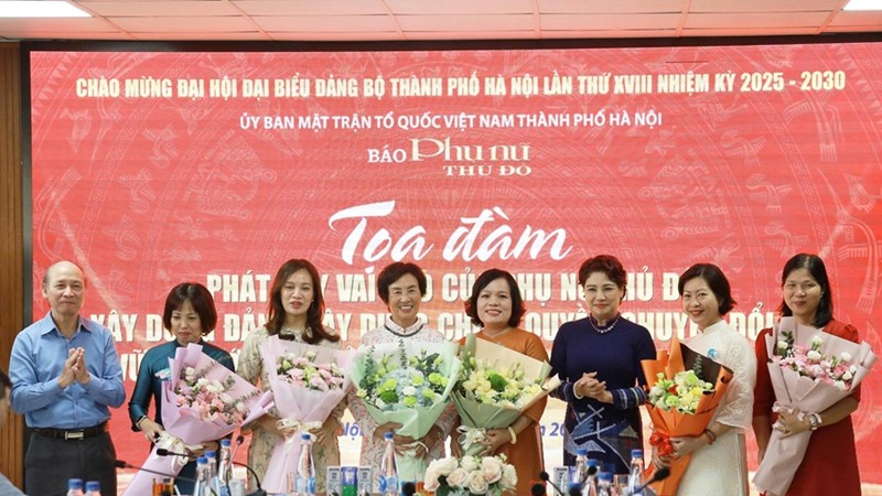 Trực tiếp Tọa đàm “Phát huy vai trò của phụ nữ Thủ đô trong xây dựng Đảng, xây dựng chính quyền, chuyển đổi số vững bước vào kỷ nguyên mới“