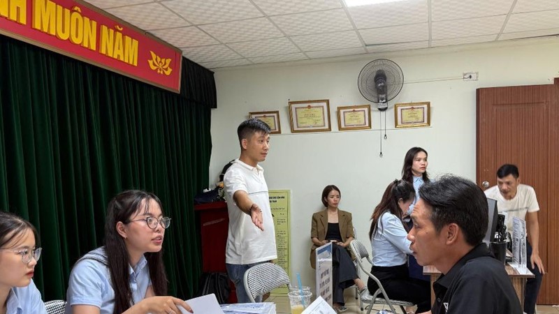 Từ 10/10, người dân có thể đến điểm phục vụ tại chung cư đang sinh sống để làm hồ sơ đất đai  ​