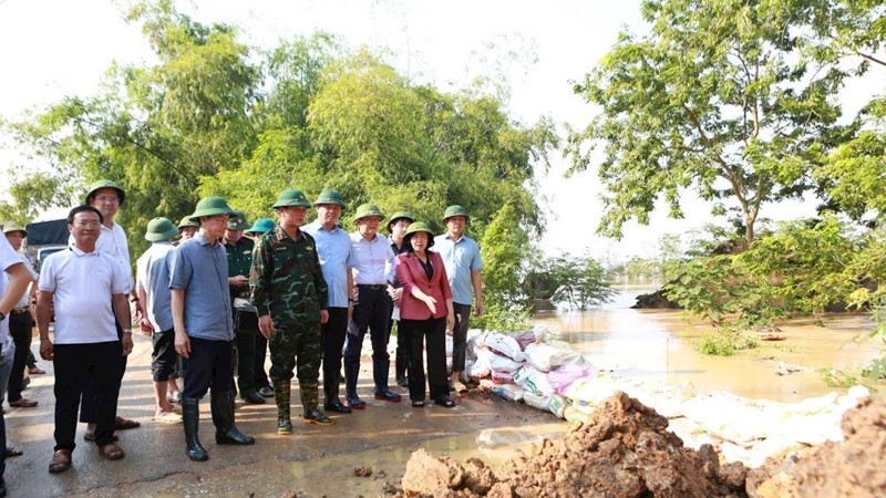 Lãnh đạo TP Hà Nội kiểm tra thực tế và chỉ đạo công tác phòng, chống lũ, bảo vệ an toàn cho người dân tại các xã Đa Phúc, Trung Giã