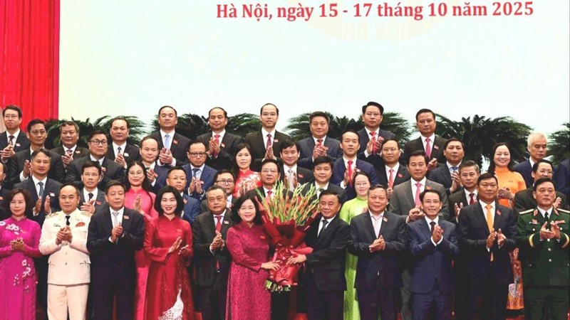 Bắt tay ngay vào việc cụ thể hoá Nghị quyết Đại hội, chương trình hành động thực hiện Nghị quyết của Đại hội 