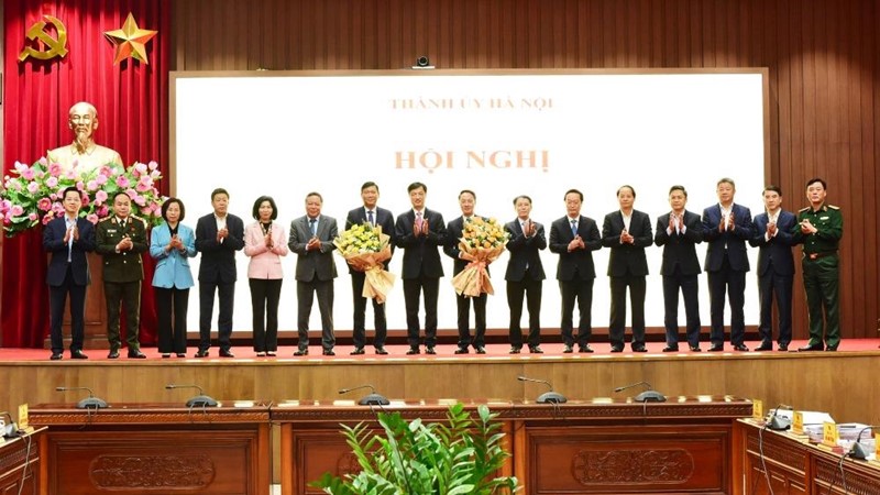 Báo cáo Trung ương chuẩn y nhân sự Ủy ban Kiểm tra và Ban Nội chính Thành ủy Hà Nội