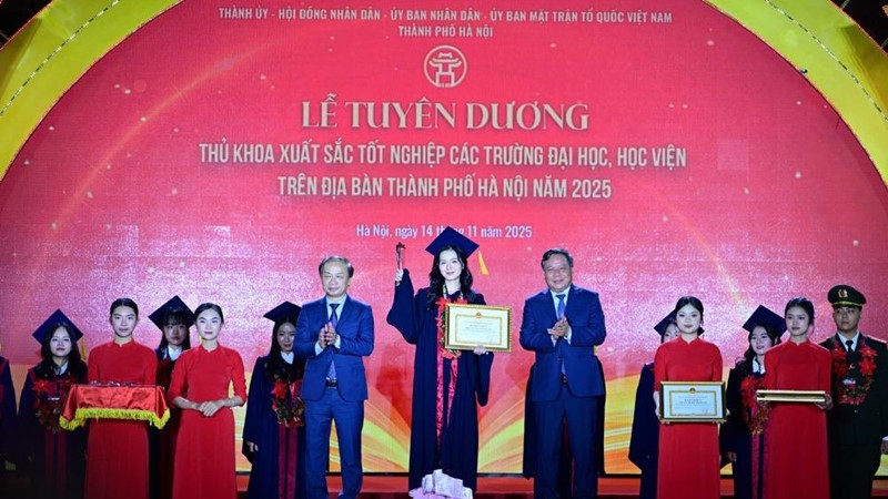 ​  Hà Nội tuyên dương 95 thủ khoa xuất sắc năm 2025