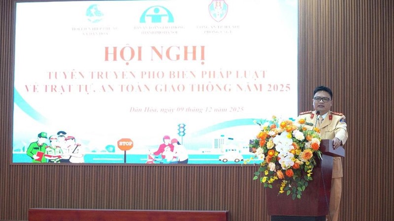 Hội LHPN xã Dân Hòa tuyên truyền về An toàn giao thông cho cán bộ, hội viên phụ nữ