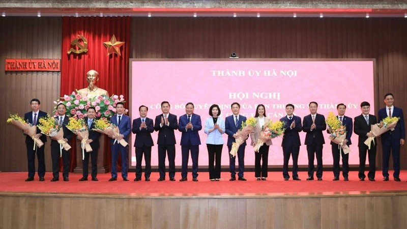 Công bố 9 quyết định của Ban Thường vụ Thành ủy Hà Nội về công tác cán bộ