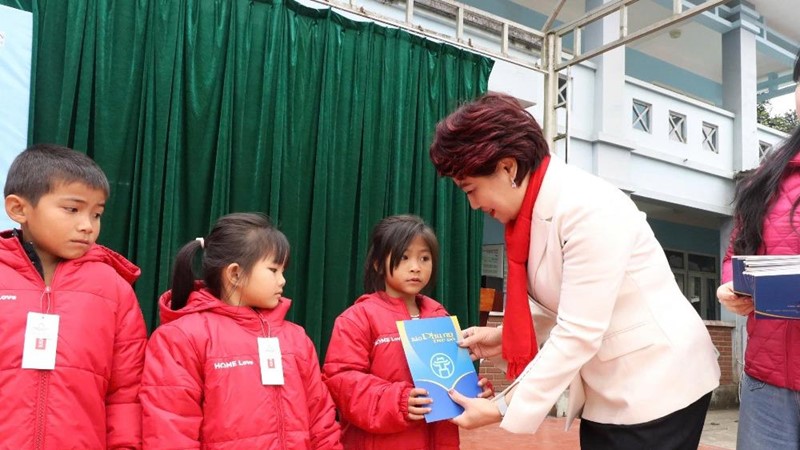  May yêu thương sưởi ấm mùa đông cho học sinh vùng cao